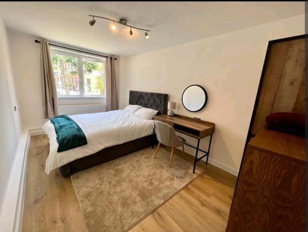 Lovely 2Br Suite In Bow, E3 Лондон Екстер'єр фото