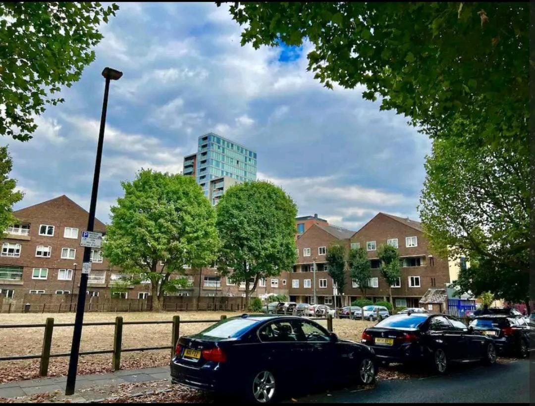 Lovely 2Br Suite In Bow, E3 Лондон Екстер'єр фото